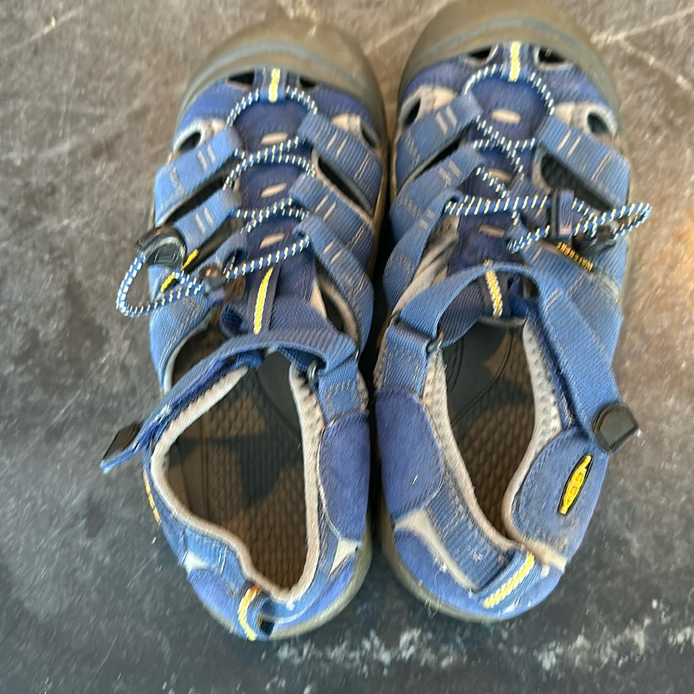 Keen water shoes size 6